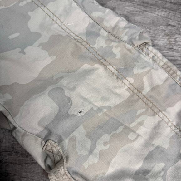 Y2K mid rise cargo pants with an all-over desert camo print Size 9 - Picture 6 of 9